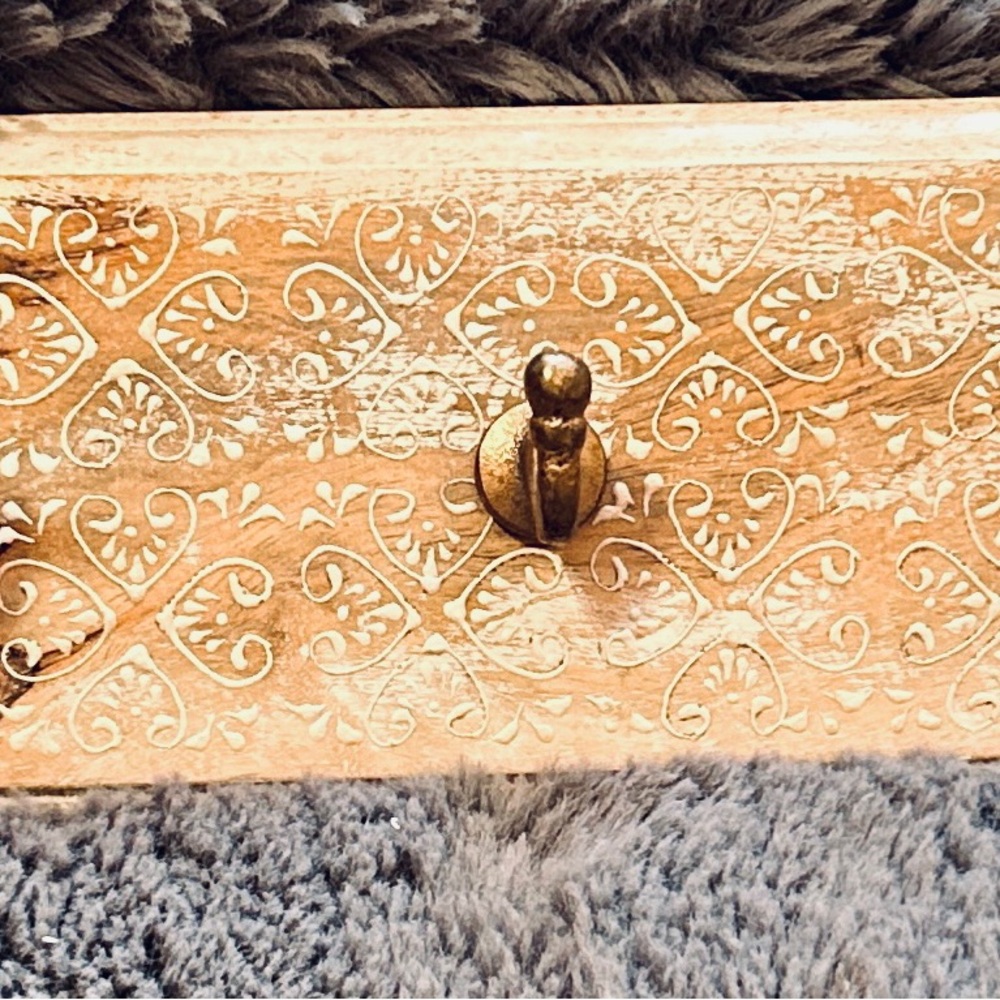 Elegant Gold Wall Hook by [Brand]